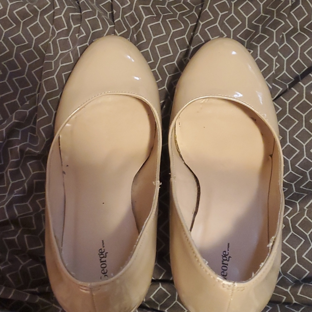 🔴George closed toe Sz 8 high heels 👠